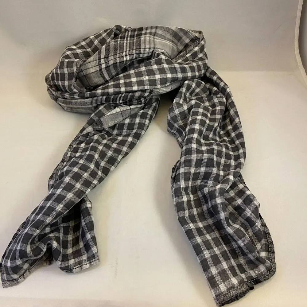 #6234 Black white and gray scarf lighweight 13x71 inches